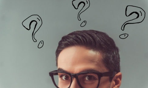 クエスチョンを浮かべる男性